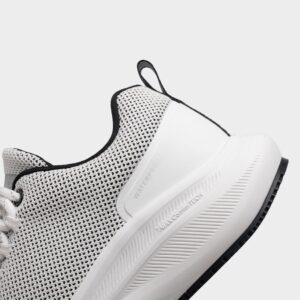 Детайл на водоотблъскващата зона и омекотеното ходило на OIVIO FIT THE ESSENTIAL MAX O6 SR WHITE