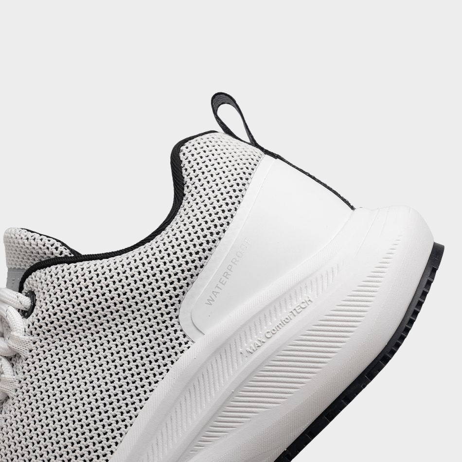 Детайл на водоотблъскващата зона и омекотеното ходило на OIVIO FIT THE ESSENTIAL MAX O6 SR WHITE